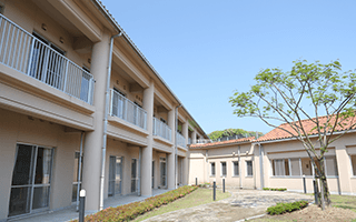 障害者支援施設白百合園